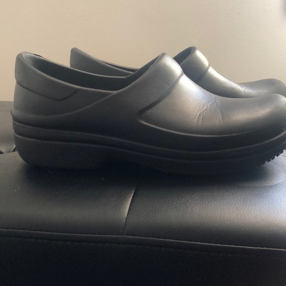 CROCS Shoes - Crocs black- nursing or bartending/waitressing